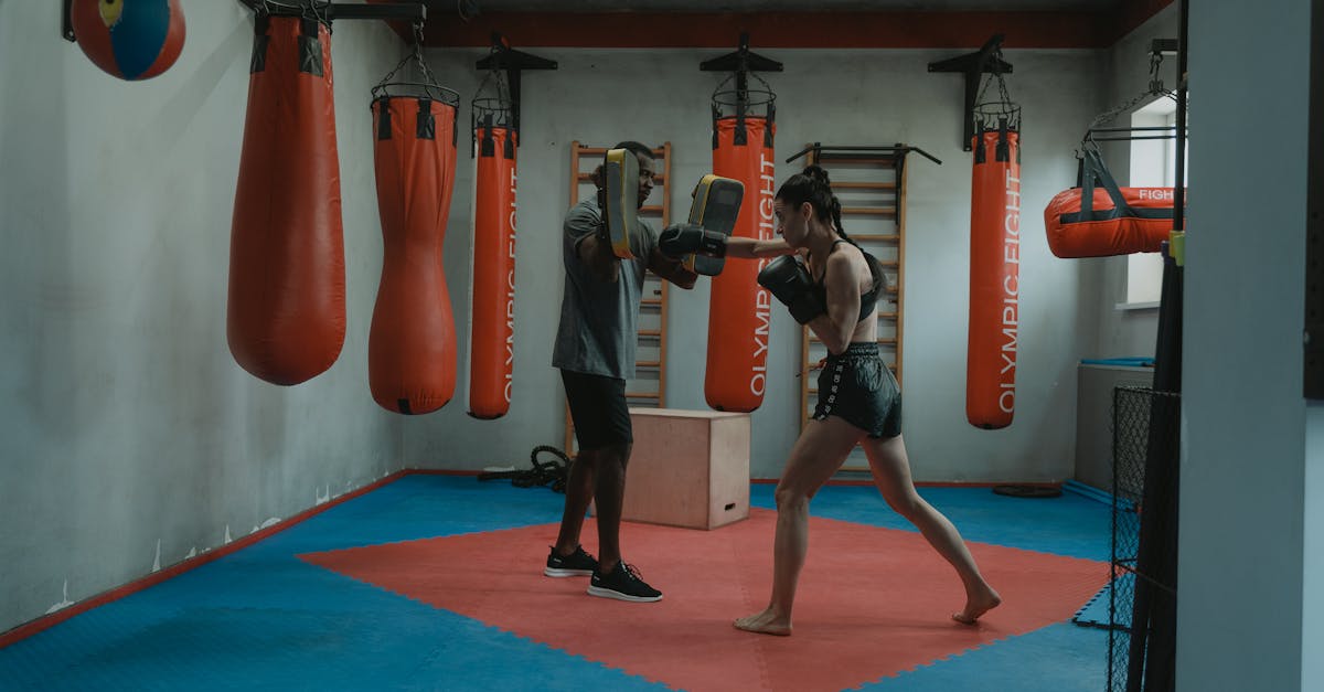 découvrez comment un coach sportif peut transformer votre routine d'entraînement, vous aider à atteindre vos objectifs de remise en forme et à maximiser vos performances. profitez d'un accompagnement personnalisé adapté à vos besoins.