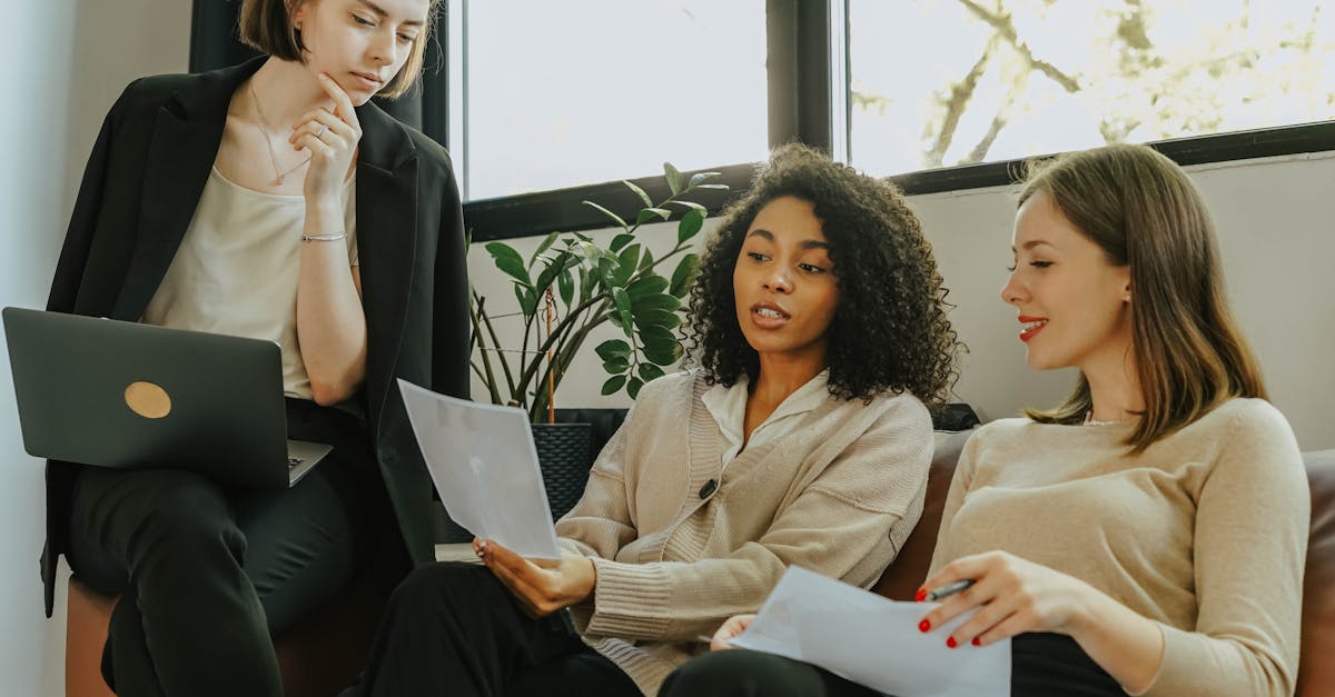 découvrez l'art de l'écoute active, une compétence essentielle pour améliorer vos relations personnelles et professionnelles. apprenez à mieux comprendre les autres, à renforcer votre empathie et à favoriser des échanges constructifs grâce à des techniques éprouvées d'écoute attentive.
