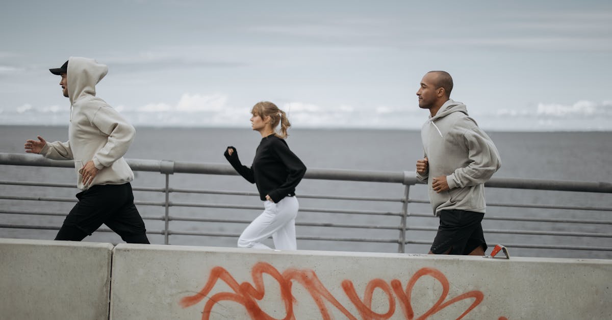 découvrez notre coaching de fitness en groupe, une expérience dynamique et motivante qui vous aide à atteindre vos objectifs de santé tout en travaillant en équipe. rejoignez-nous pour des séances variées adaptées à tous les niveaux et transformez votre routine d'exercice en un moment convivial et stimulant.