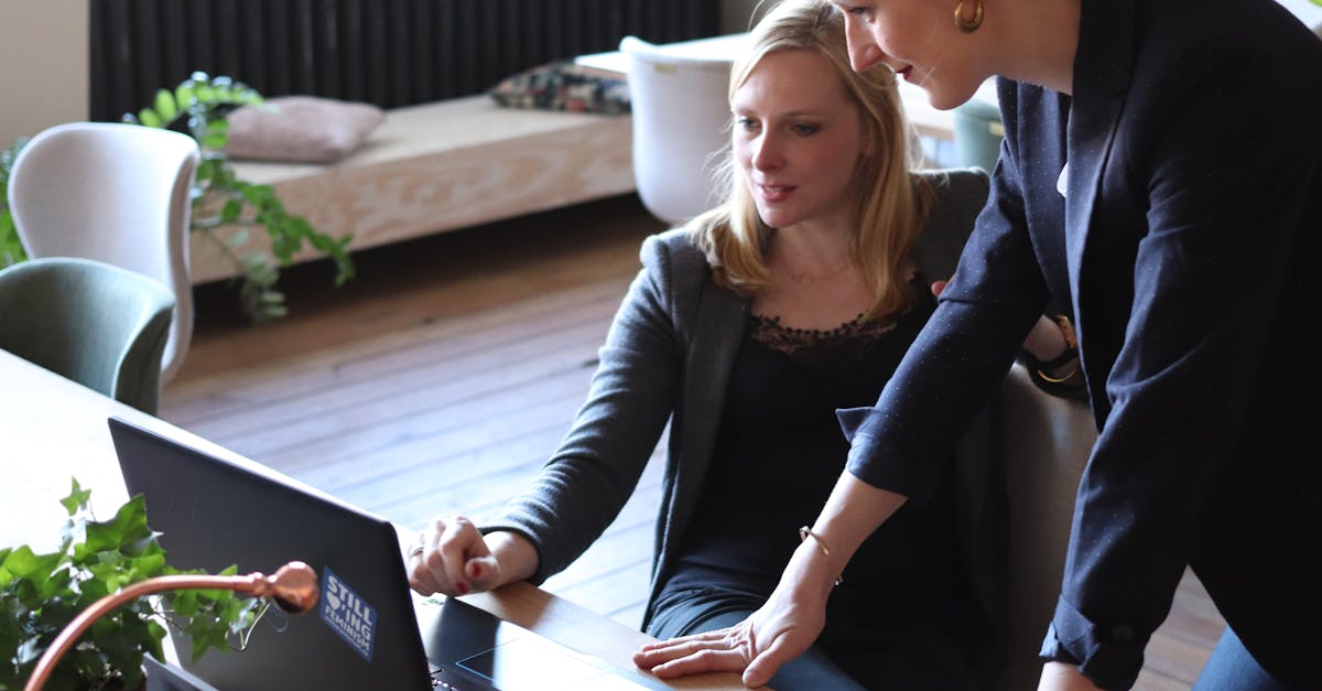 découvrez l'importance du mentorat pour favoriser le développement personnel et professionnel. apprenez comment un mentor peut guider, inspirer et aider à atteindre vos objectifs. explorez les avantages du mentorat et comment établir une relation bénéfique pour votre carrière.