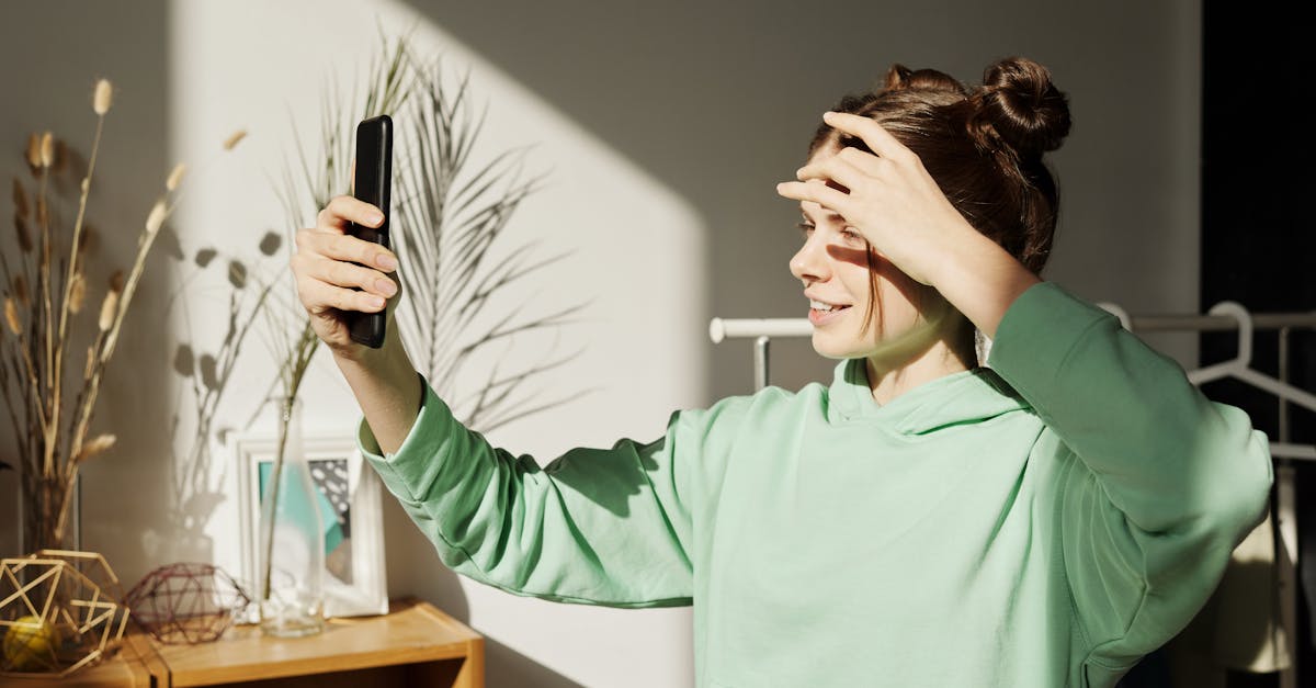 découvrez l'importance du personal branding et apprenez à construire une image de marque authentique qui reflète vos valeurs et vos compétences, afin de vous démarquer dans un marché compétitif et d'attirer les opportunités professionnelles qui vous conviennent.
