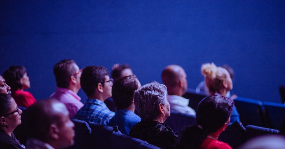 découvrez l'art de la prise de parole en public : techniques essentielles, conseils pratiques et stratégies pour captiver votre auditoire et renforcer votre confiance. que vous soyez novice ou expérimenté, améliorez vos compétences en communication et laissez une impression durable.