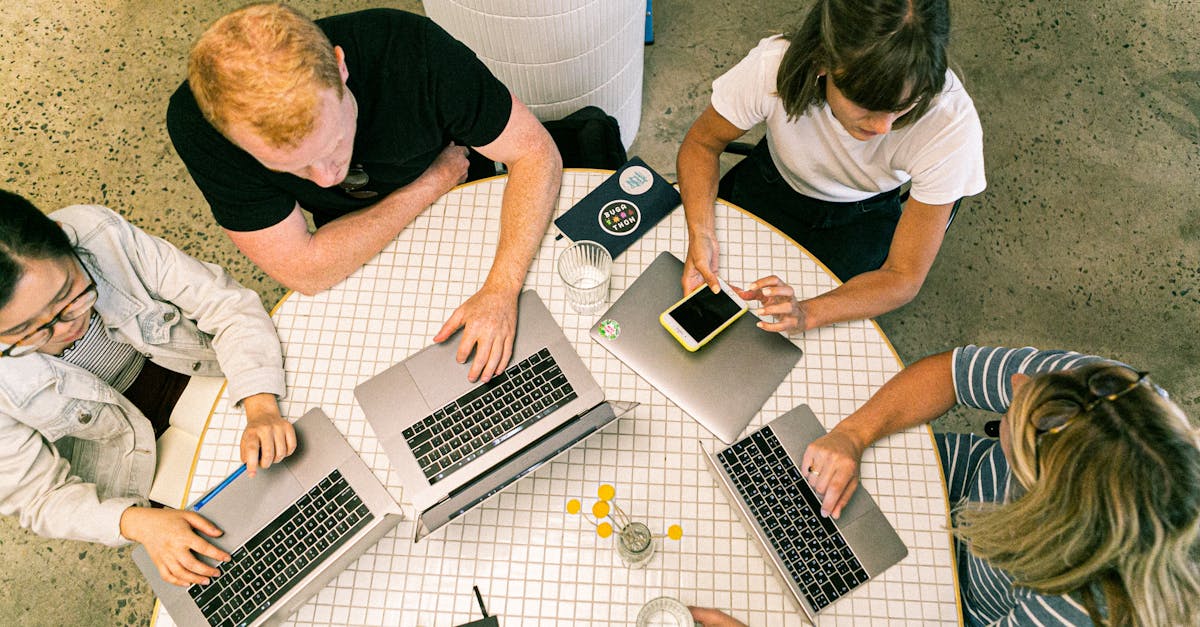 découvrez l'importance de la collaboration dans le monde professionnel et personnel. apprenez comment travailler ensemble et maximiser les synergies pour atteindre des objectifs communs tout en favorisant l'innovation et la créativité.