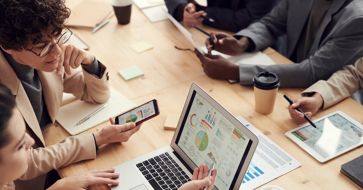 découvrez l'importance de la collaboration dans le monde moderne : comment elle favorise l'innovation, renforce les équipes et améliore les résultats. apprenez à travailler ensemble efficacement pour atteindre des objectifs communs.