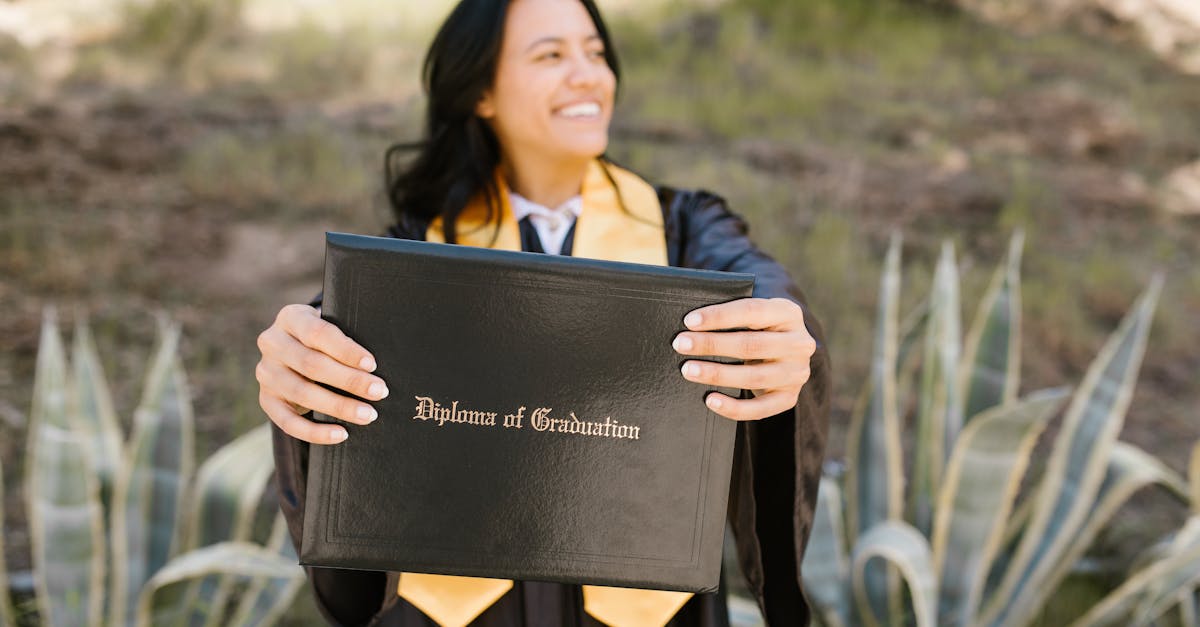 découvrez notre service d'évaluation de diplômes, conçu pour vous aider à valider et à faire reconnaitre vos qualifications académiques à l'international. obtenez une évaluation précise et rapide de vos diplômes pour faciliter vos démarches d'études ou d'emploi à l'étranger.