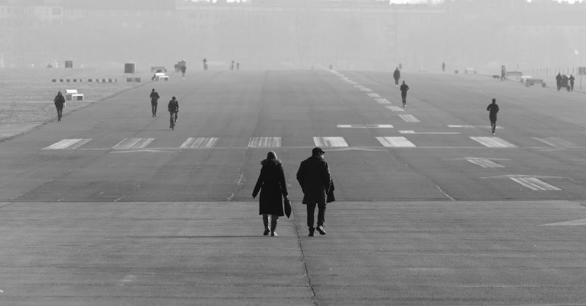 découvrez les défis de la solitude entrepreneuriale et comment surmonter l'isolement en développant des réseaux et des stratégies pour favoriser le soutien social et l'épanouissement professionnel.