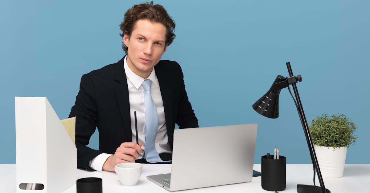 découvrez comment devenir un manager efficace grâce à des conseils pratiques, des stratégies éprouvées et des astuces pour inspirer et motiver votre équipe. améliorez vos compétences en leadership et optimisez la performance de votre entreprise.