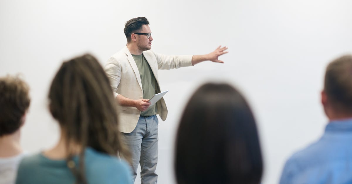 assistez à notre réunion parents-professeurs pour échanger sur le parcours scolaire de votre enfant, discuter de ses progrès et poser toutes vos questions. un moment essentiel pour renforcer la collaboration entre la famille et l'école.