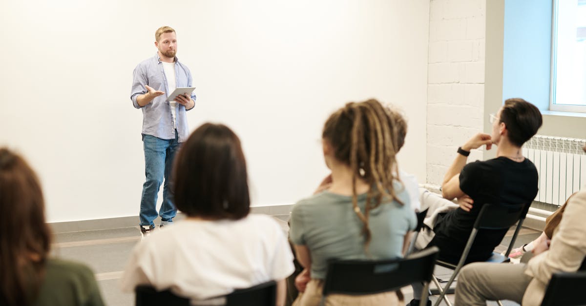 découvrez l'art de la prise de parole en public : techniques, conseils et astuces pour captiver votre audience, surmonter le trac et communiquer avec impact. transformez vos présentations en véritables expériences mémorables.