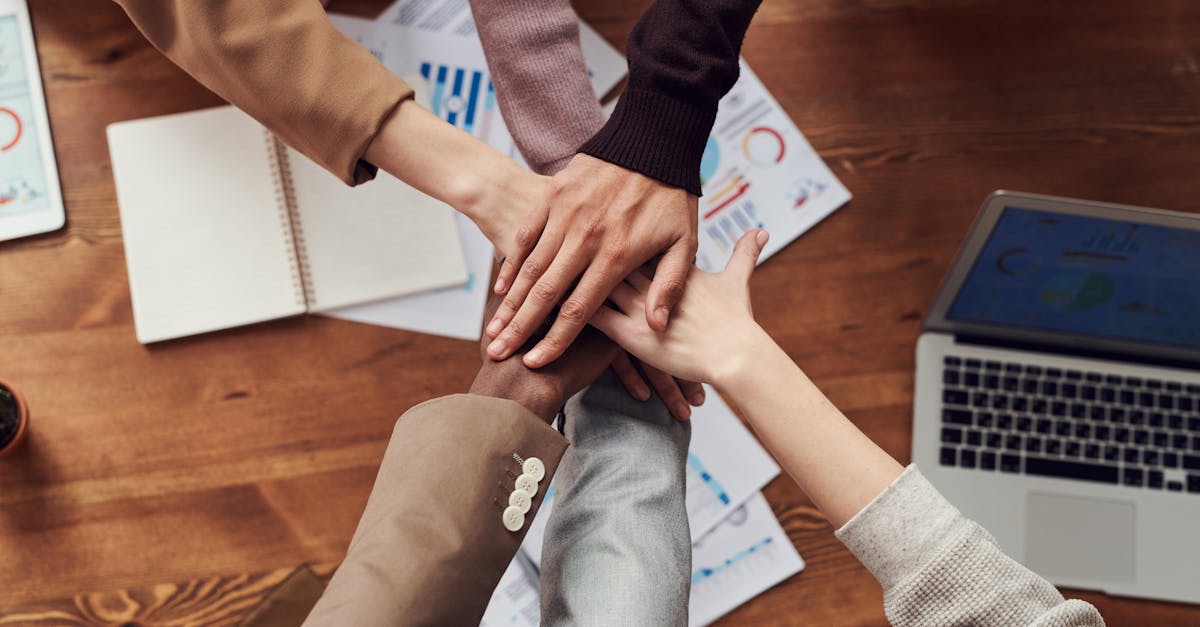 découvrez l'importance de la collaboration dans le travail d'équipe et comment elle peut transformer la dynamique de votre entreprise. apprenez des stratégies efficaces pour renforcer le travail collectif et optimiser les résultats.