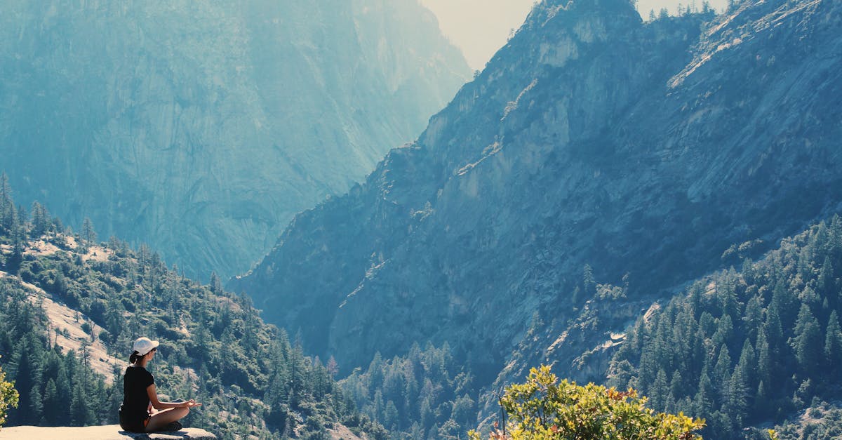 découvrez les bienfaits de la méditation pour apaiser votre esprit, améliorer votre concentration et favoriser votre bien-être. apprenez différentes techniques de méditation adaptées à tous les niveaux pour intégrer cette pratique relaxante dans votre vie quotidienne.