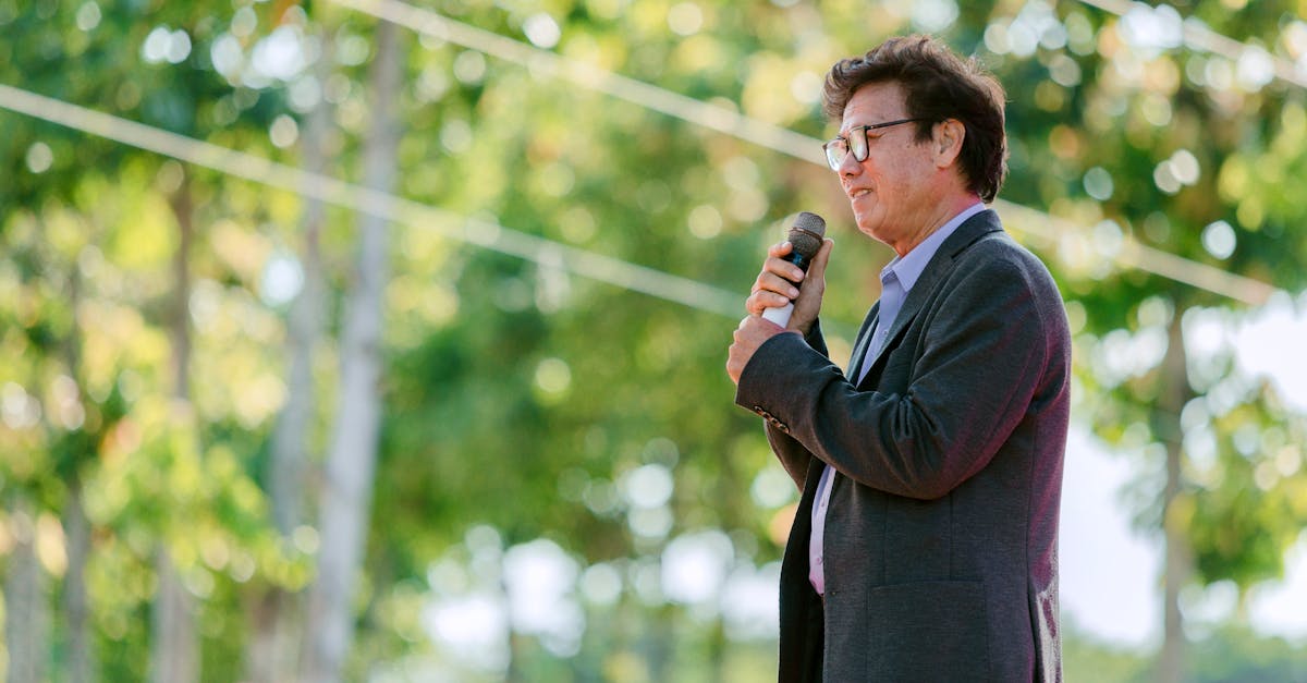 découvrez l'art de la prise de parole en public avec nos conseils et techniques. apprenez à captiver votre audience, à surmonter le trac et à communiquer efficacement lors de vos interventions. que ce soit pour des conférences, des présentations ou des discours, améliorez vos compétences en public speaking dès aujourd'hui !